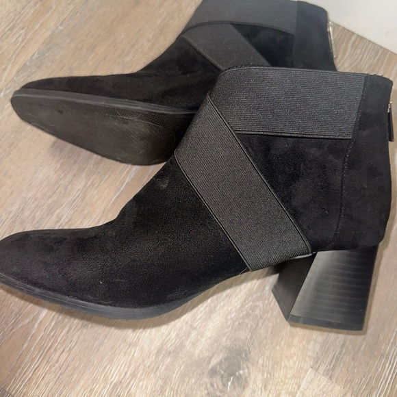 Ann Klein Solid Black Block Heel Closed Toe Suede Boots Zip Up Size 9 - Picture 11 of 16